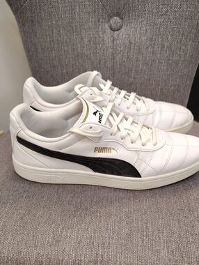 Puma White Sneakers with Black Formstrip and Gold Logo
